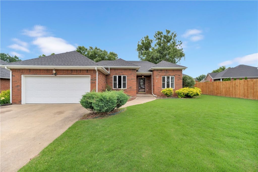 600 Primrose Avenue, Siloam Springs, AR 72761 Main Photo