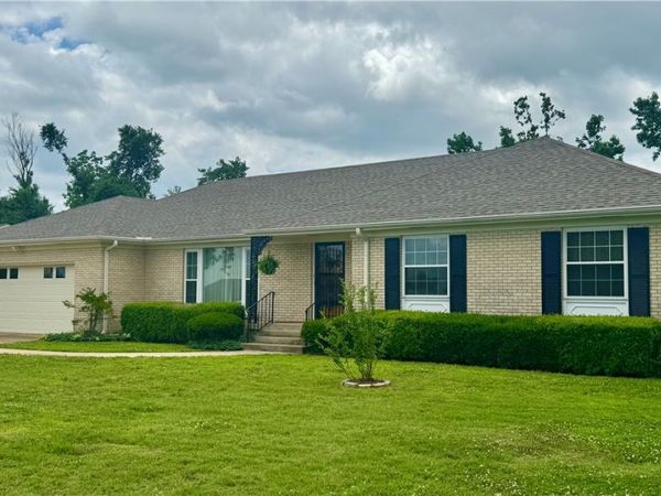 1018 W Holly Street, Rogers, AR 72756