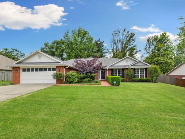 2751 Meandering Way, Fayetteville, AR 72701