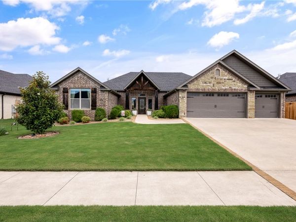620 Chaparral Street , Centerton, AR 72719