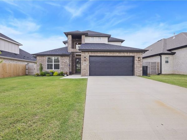 1100 Whistler Street , Bentonville, AR 72713