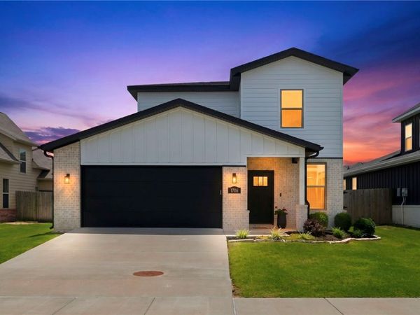 1706 W Broadway Place, Rogers, AR 72758