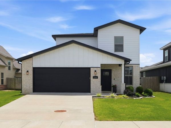 1706 W Broadway Place, Rogers, AR 72758