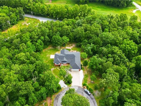 11 Mcmanigal Lane, Bella Vista, AR 72715