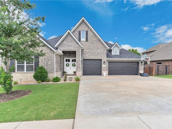 107 NW Highland Road , Bentonville, AR 72712