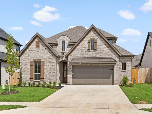 404 Woodsbury Lane, Elm Springs, AR 72762