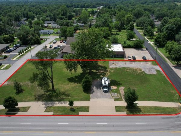 803 N Walton Boulevard, Bentonville, AR 72712