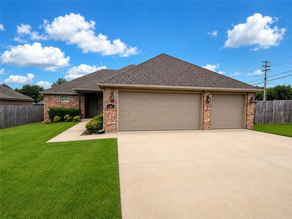 1486 S Blue Willow Avenue , Fayetteville, AR 72701