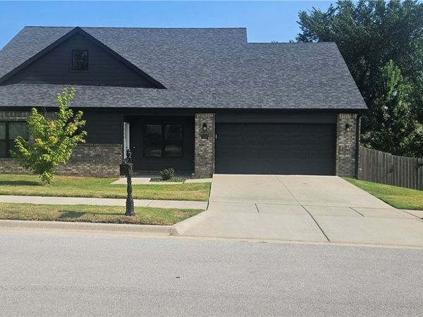310 W Kinniburgh Drive, Farmington, AR 72730