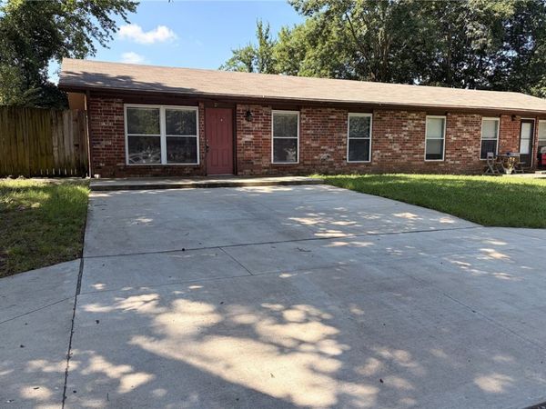 217 E Adobe Street, Fayetteville, AR 72703