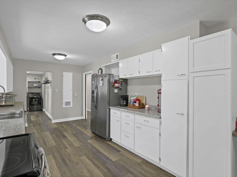 855 E Village Drive , Newark, OH 43055 Photo 22