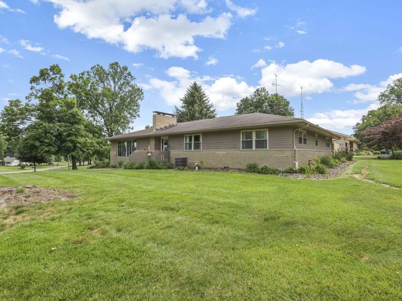 855 E Village Drive , Newark, OH 43055 Photo 3