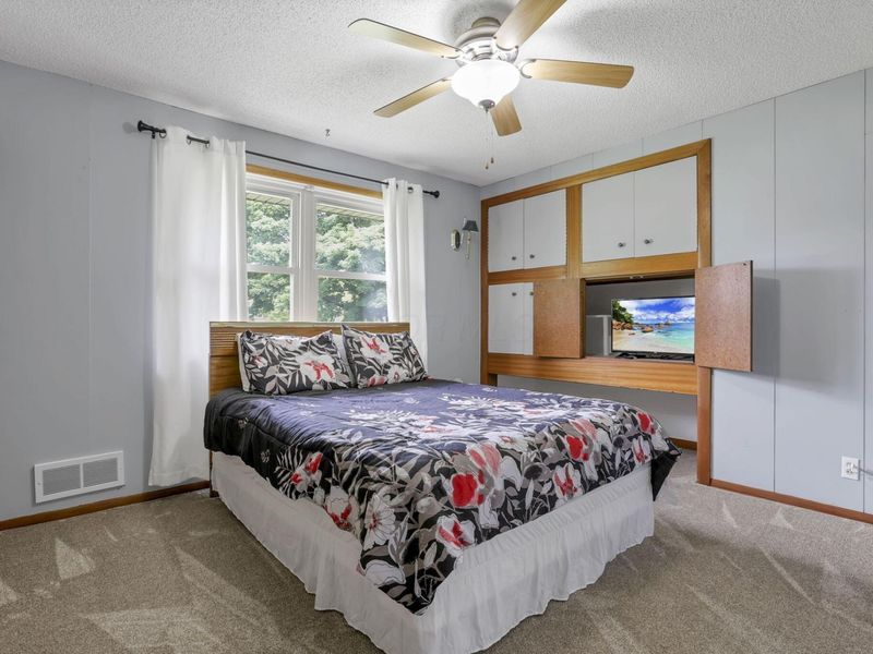 855 E Village Drive , Newark, OH 43055 Photo 32