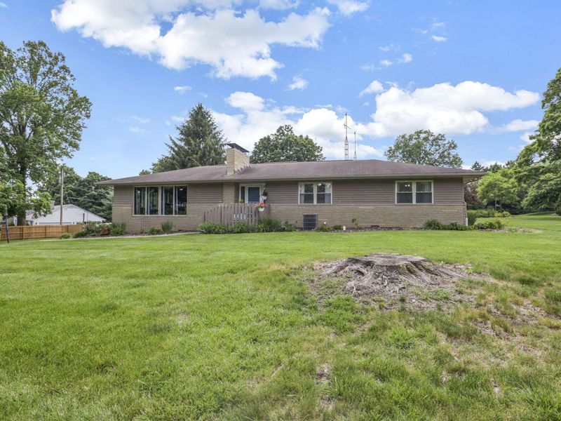 855 E Village Drive , Newark, OH 43055 Photo 4