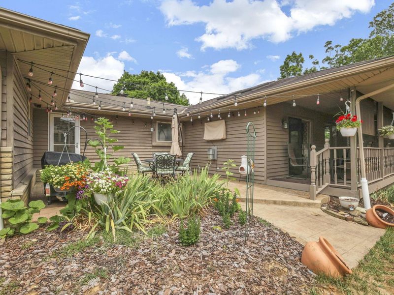 855 E Village Drive , Newark, OH 43055 Photo 48