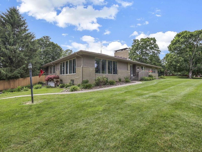 855 E Village Drive , Newark, OH 43055 Photo 5