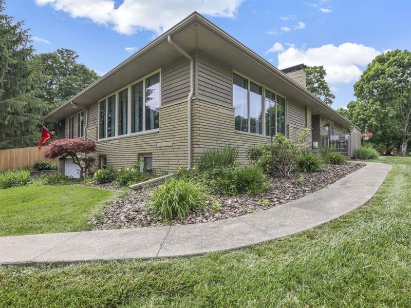 855 E Village Drive , Newark, OH 43055 Photo 6