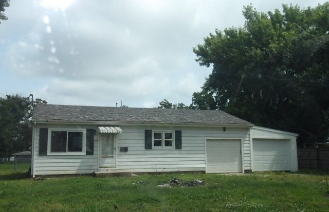 2003 Cleveland Avenue , Charleston, IL 61920