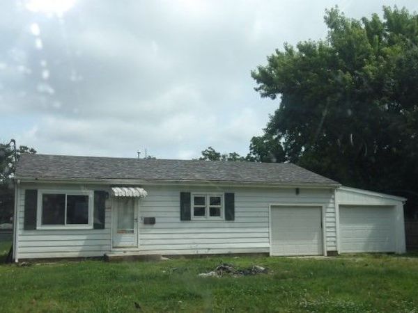 2003 Cleveland Avenue , Charleston, IL 61920