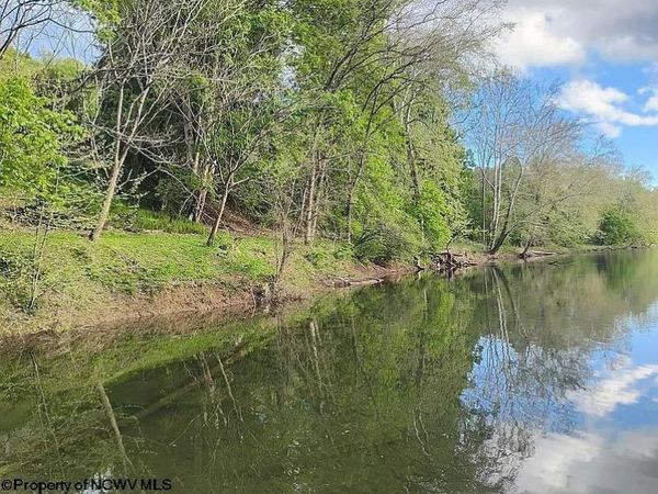 34 Sandy Beach Road, Fairmont, WV 26554