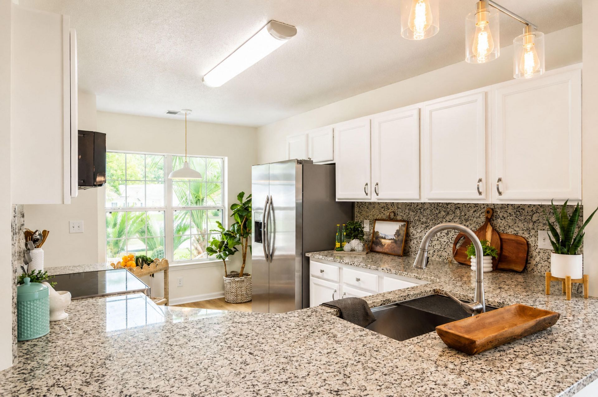 7312 Suncatcher Drive Photo 4