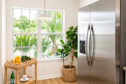 7312 Suncatcher Drive photo 4