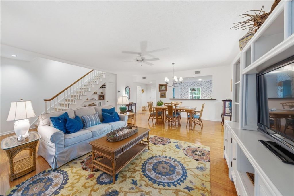 1340 Ivy Court, Unit 213, Vero Beach, FL 32963 Photo