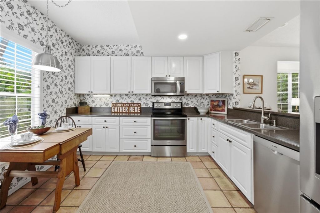 1340 Ivy Court, Unit 213, Vero Beach, FL 32963 Photo
