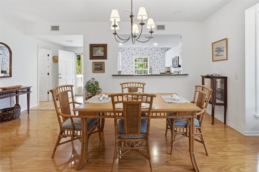 1340 Ivy Court, Unit 213, Vero Beach, FL 32963 Photo