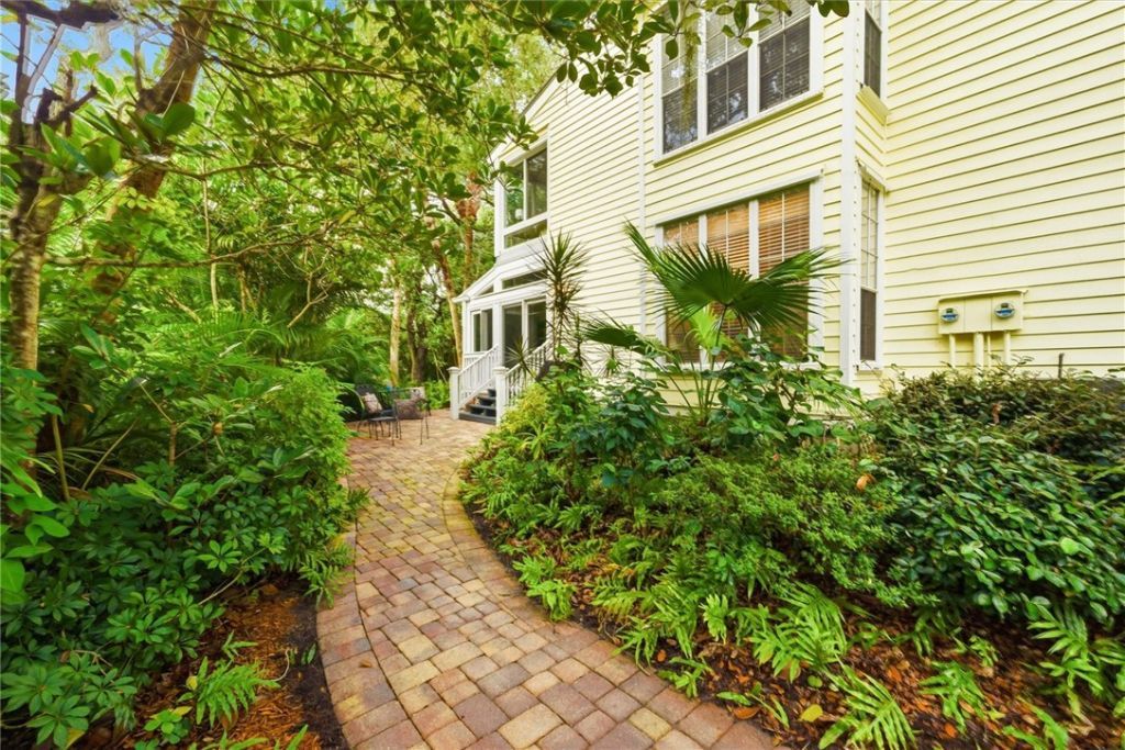 1340 Ivy Court, Unit 213, Vero Beach, FL 32963 Photo