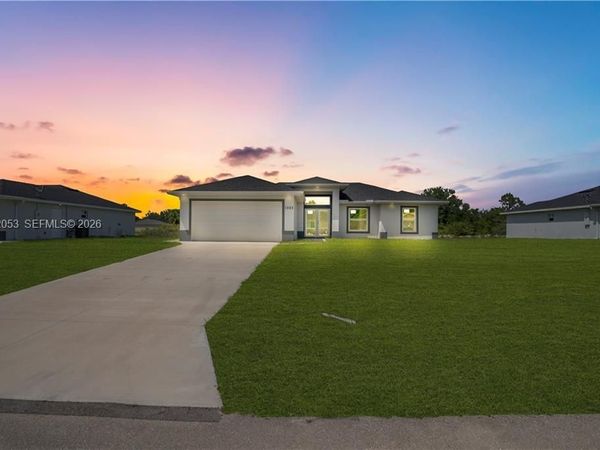 1023 Pilgrim ST E , Lehigh Acres, FL 33974