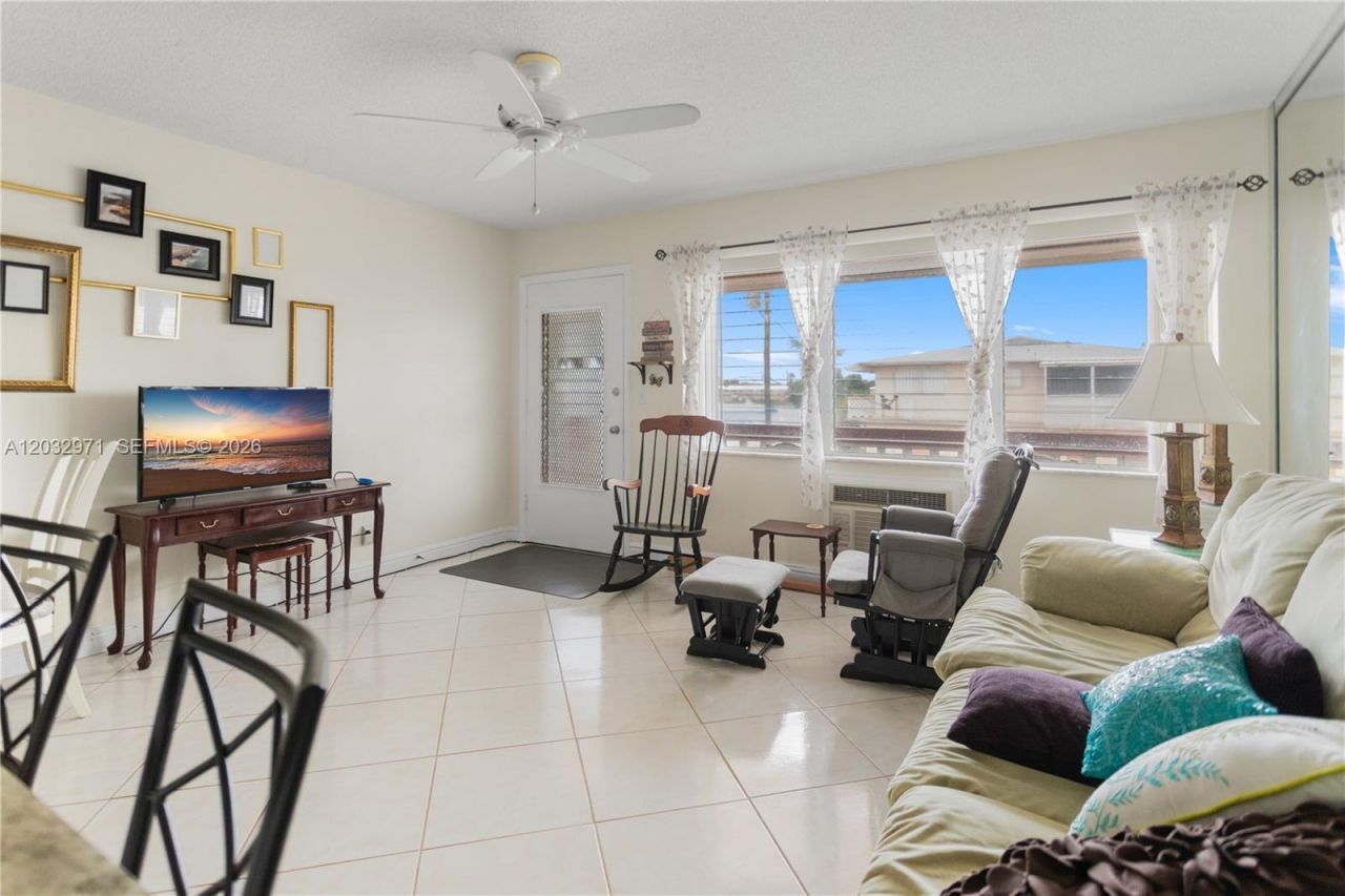 725 SW 11th Ave , Unit 12, Hallandale Beach, FL 33009 Photo