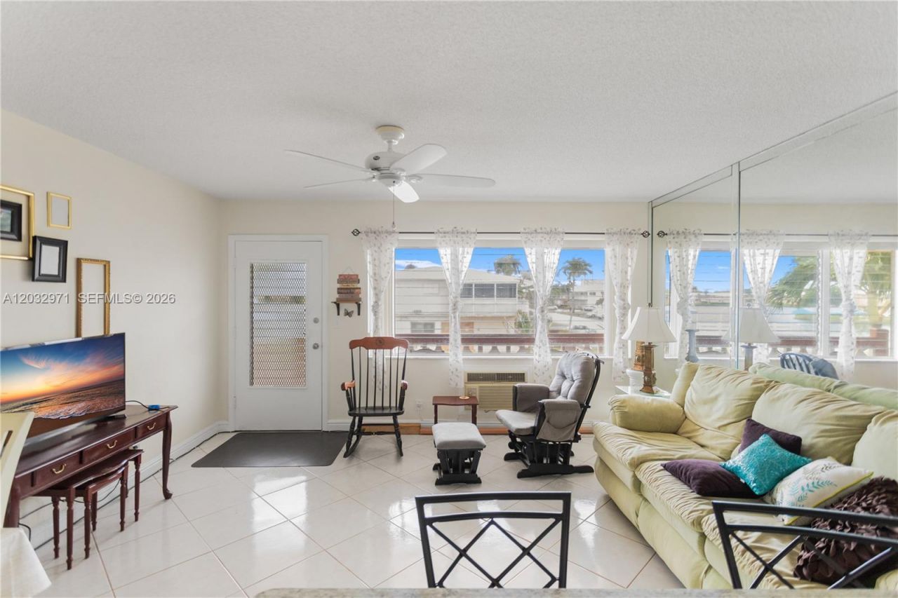 725 SW 11th Ave , Unit 12, Hallandale Beach, FL 33009 Photo