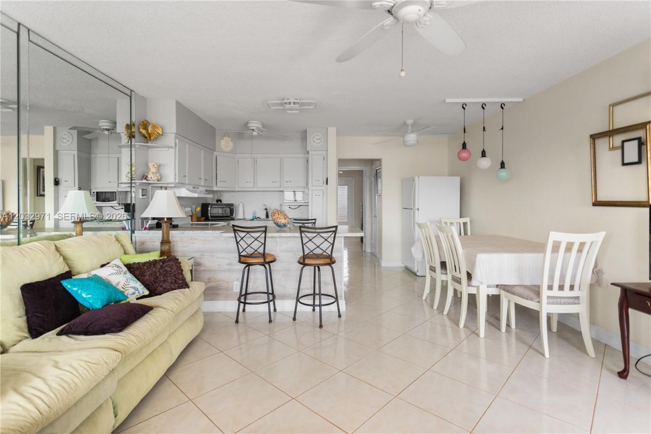 725 SW 11th Ave , Unit 12, Hallandale Beach, FL 33009 Photo