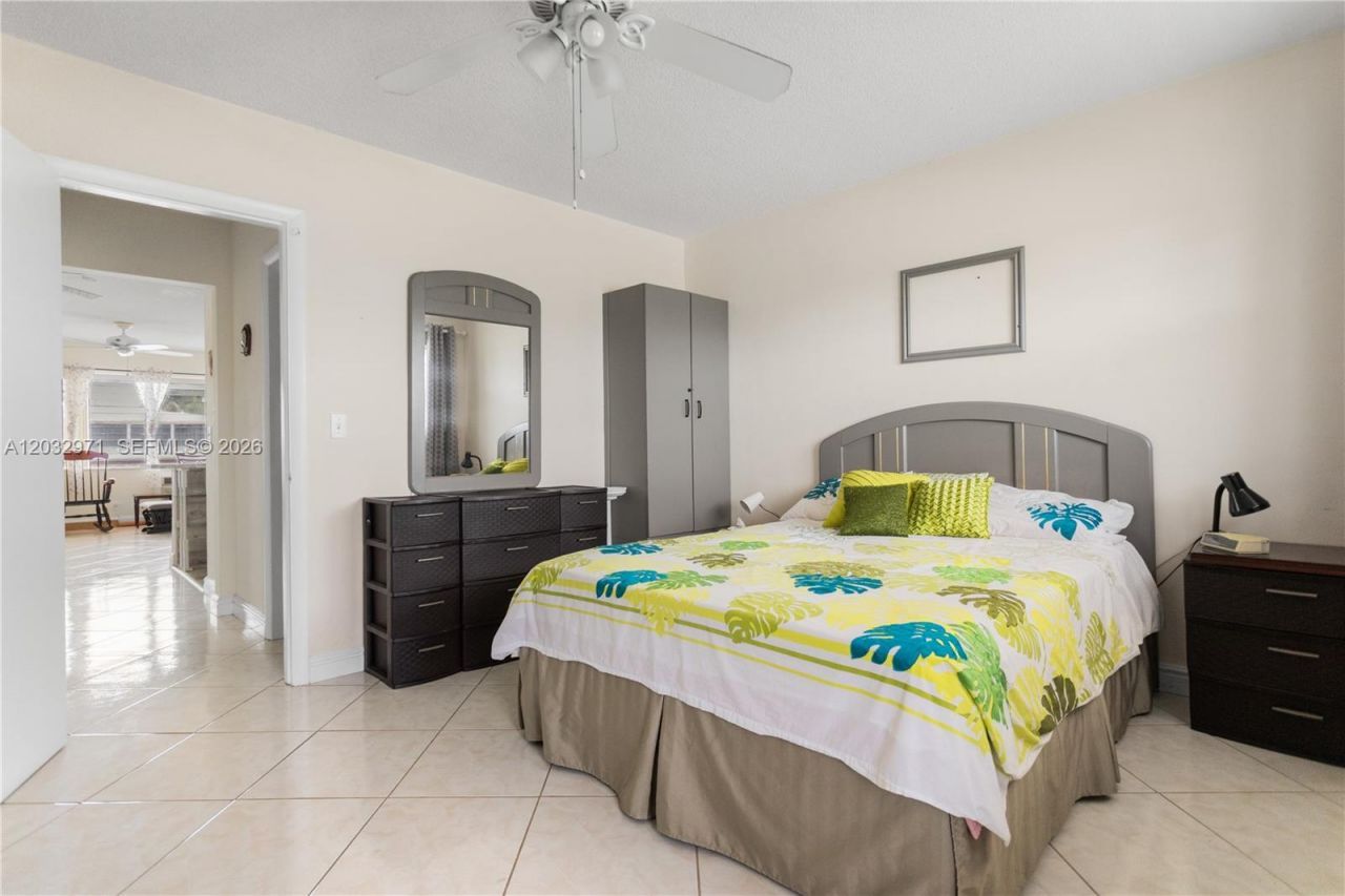 725 SW 11th Ave , Unit 12, Hallandale Beach, FL 33009 Photo