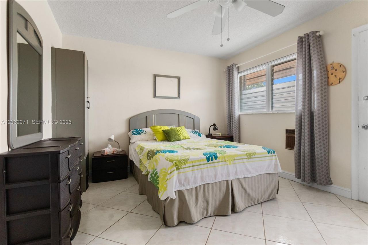 725 SW 11th Ave , Unit 12, Hallandale Beach, FL 33009 Photo