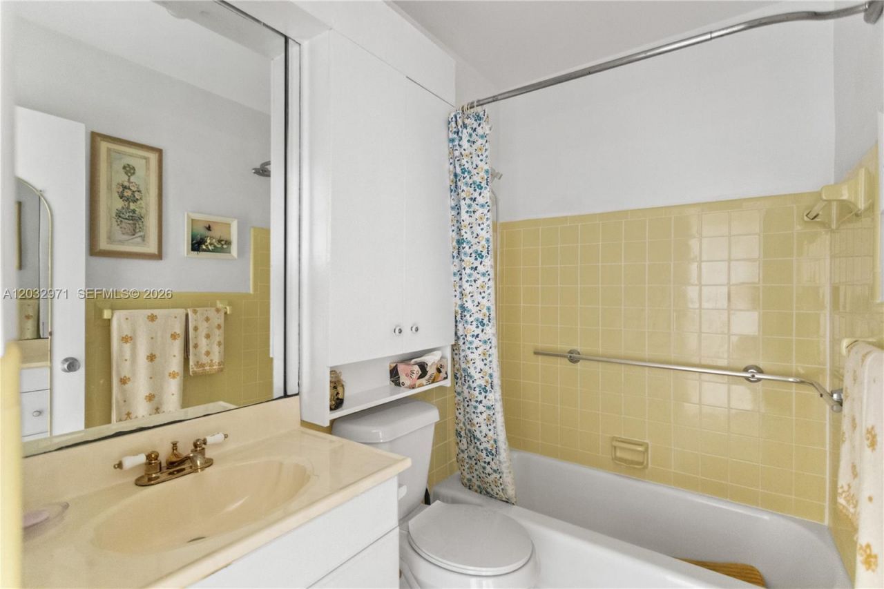 725 SW 11th Ave , Unit 12, Hallandale Beach, FL 33009 Photo