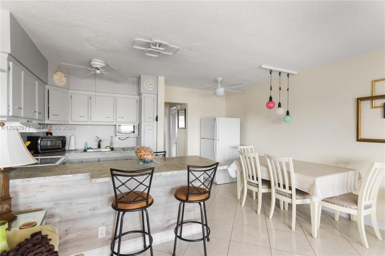 725 SW 11th Ave , Unit 12, Hallandale Beach, FL 33009 Photo