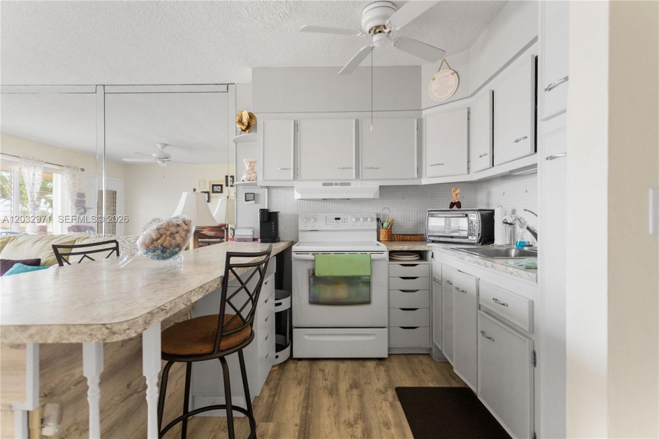 725 SW 11th Ave , Unit 12, Hallandale Beach, FL 33009 Photo
