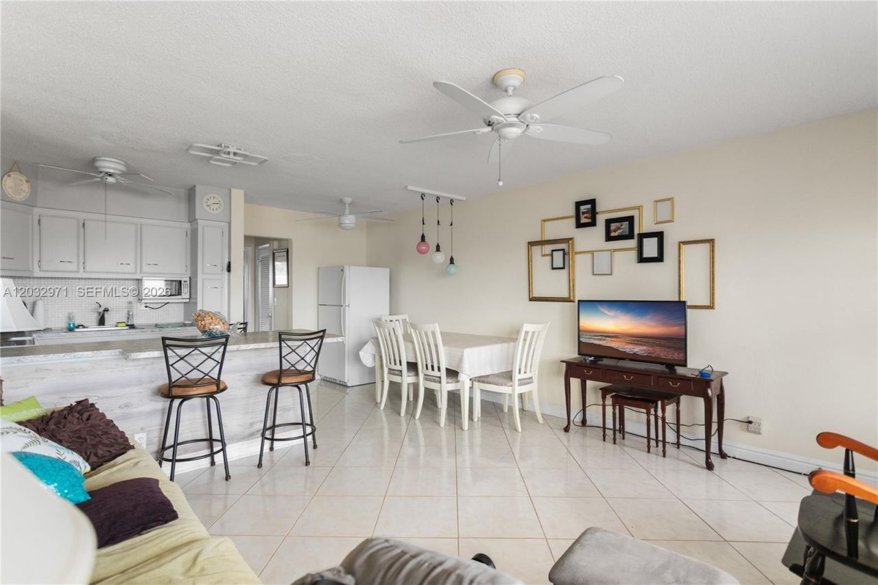 725 SW 11th Ave , Unit 12, Hallandale Beach, FL 33009 Photo