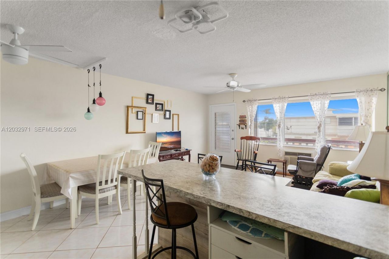 725 SW 11th Ave , Unit 12, Hallandale Beach, FL 33009 Photo