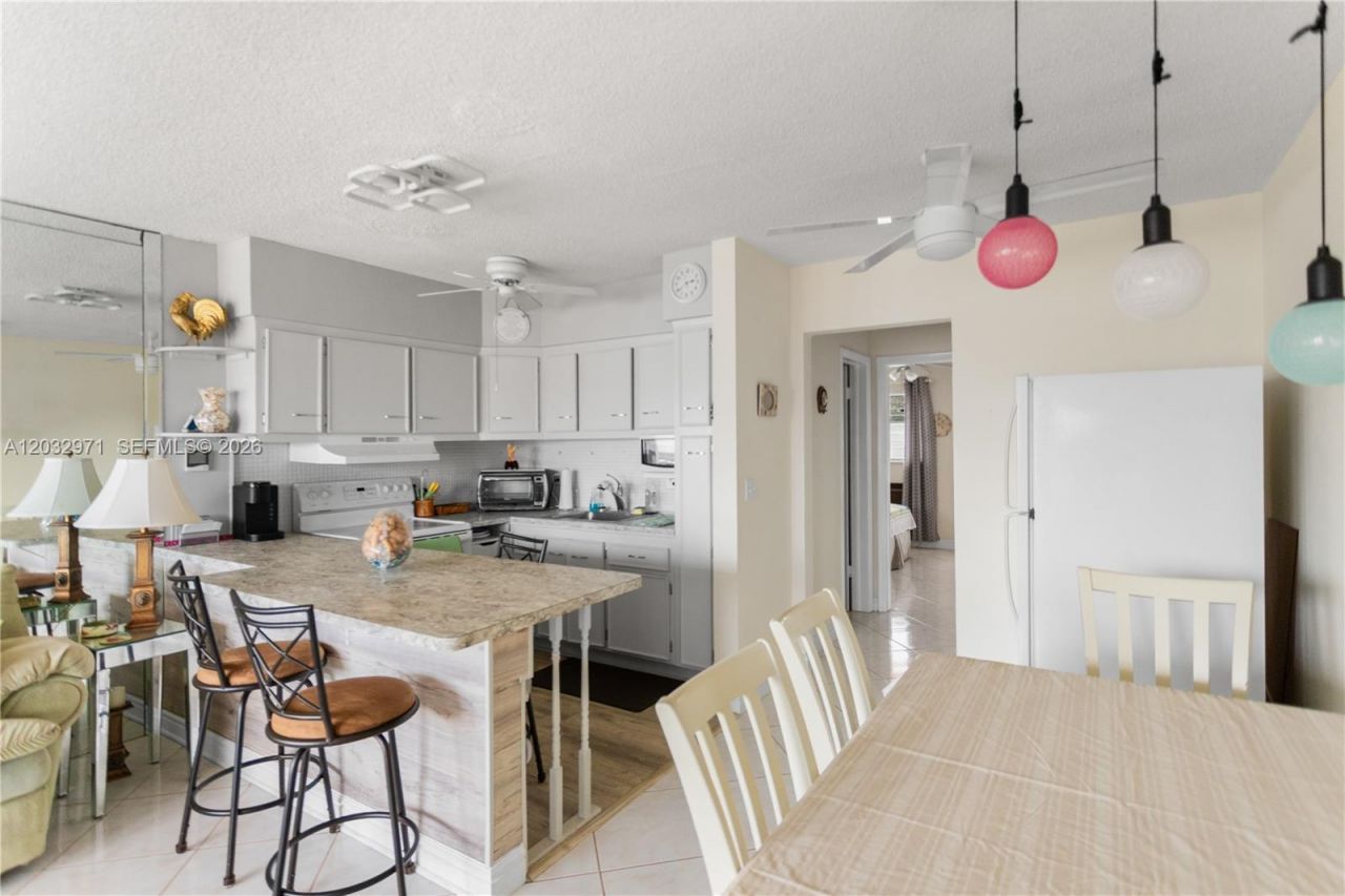 725 SW 11th Ave , Unit 12, Hallandale Beach, FL 33009 Photo