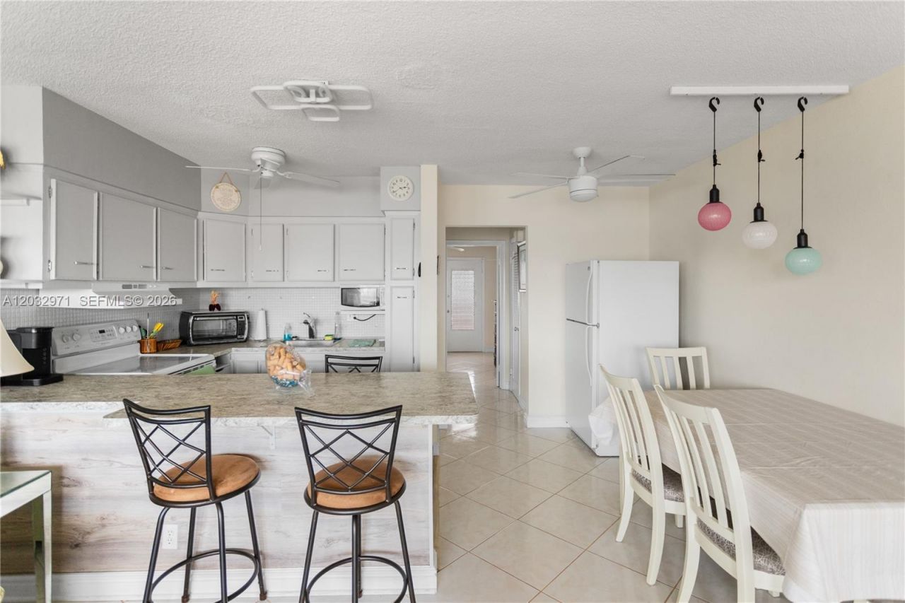 725 SW 11th Ave , Unit 12, Hallandale Beach, FL 33009 Photo