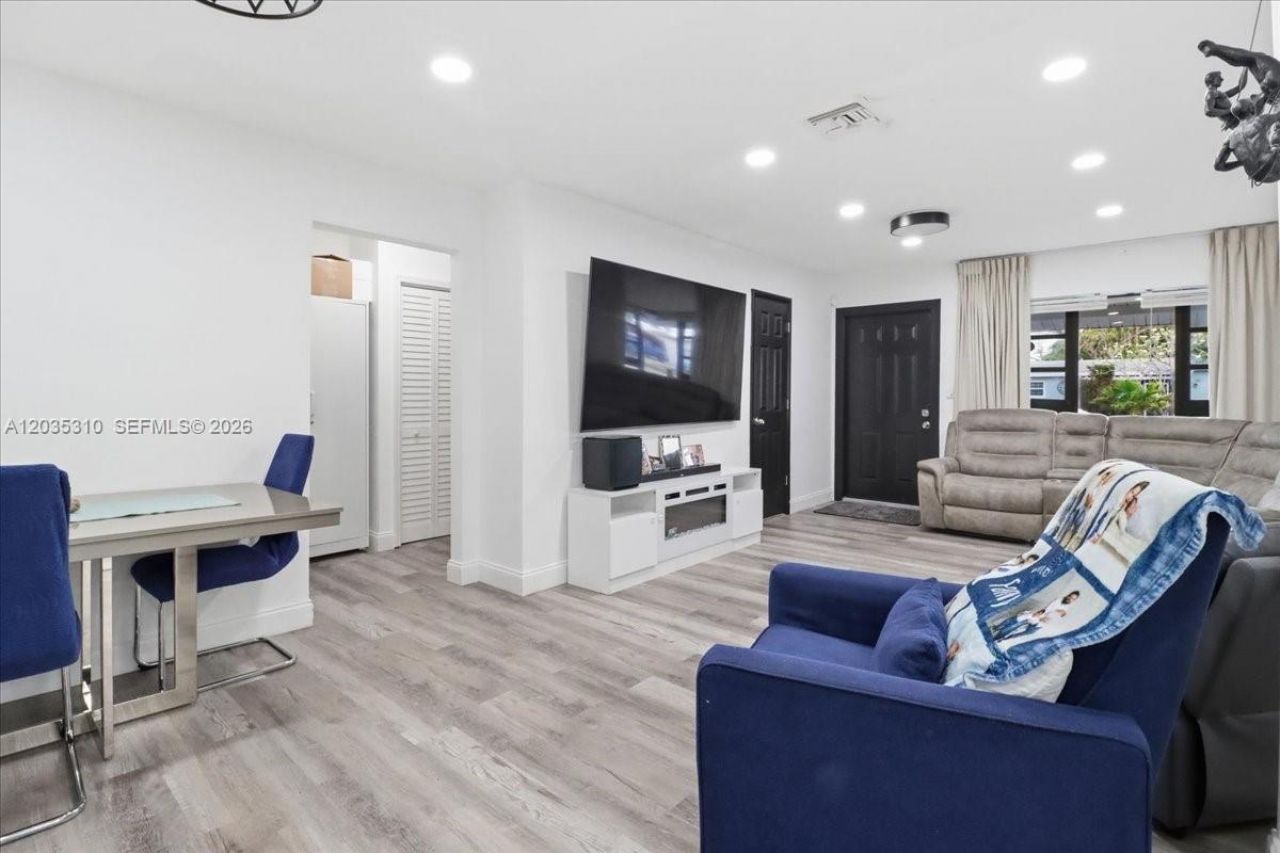 7551 Polk St , Hollywood, FL 33024 Photo