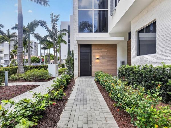 3750 Yacht Club Dr , Unit TH5, Aventura, FL 33180