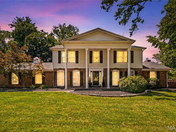 607 Lampadaire Drive, Creve Coeur, MO 63141
