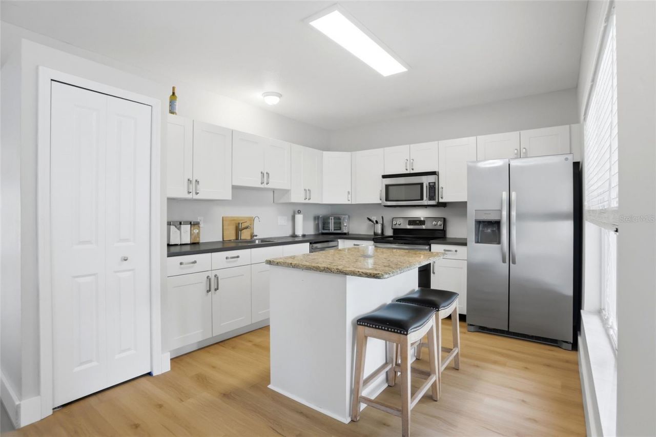 4114 Forest Island Drive, Orlando, FL 32826 Photo