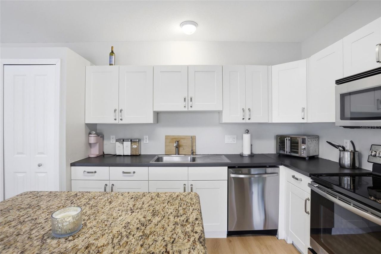 4114 Forest Island Drive, Orlando, FL 32826 Photo