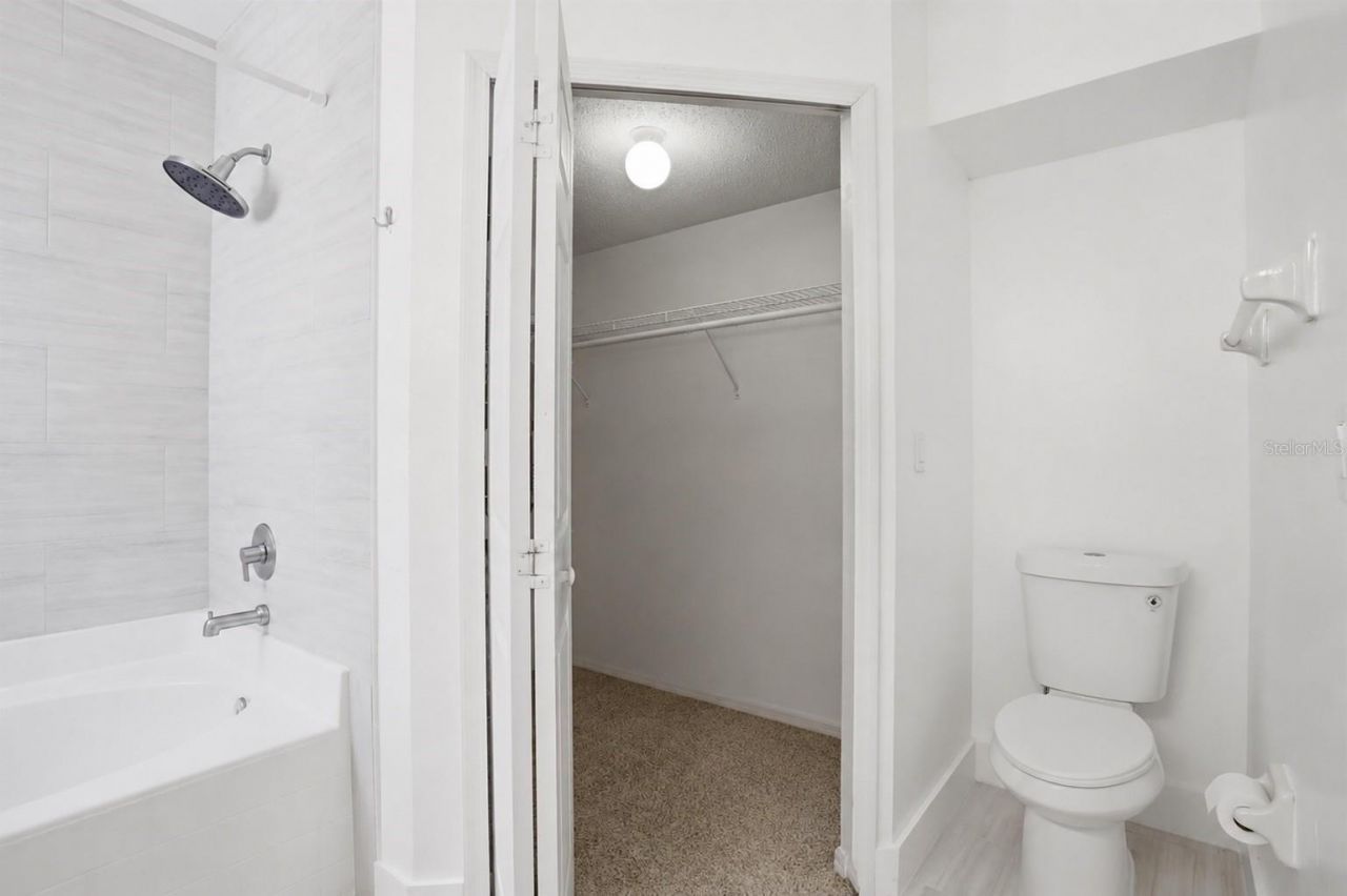 4114 Forest Island Drive, Orlando, FL 32826 Photo
