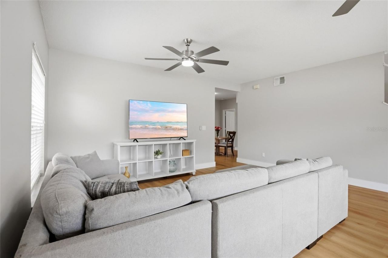 4114 Forest Island Drive, Orlando, FL 32826 Photo
